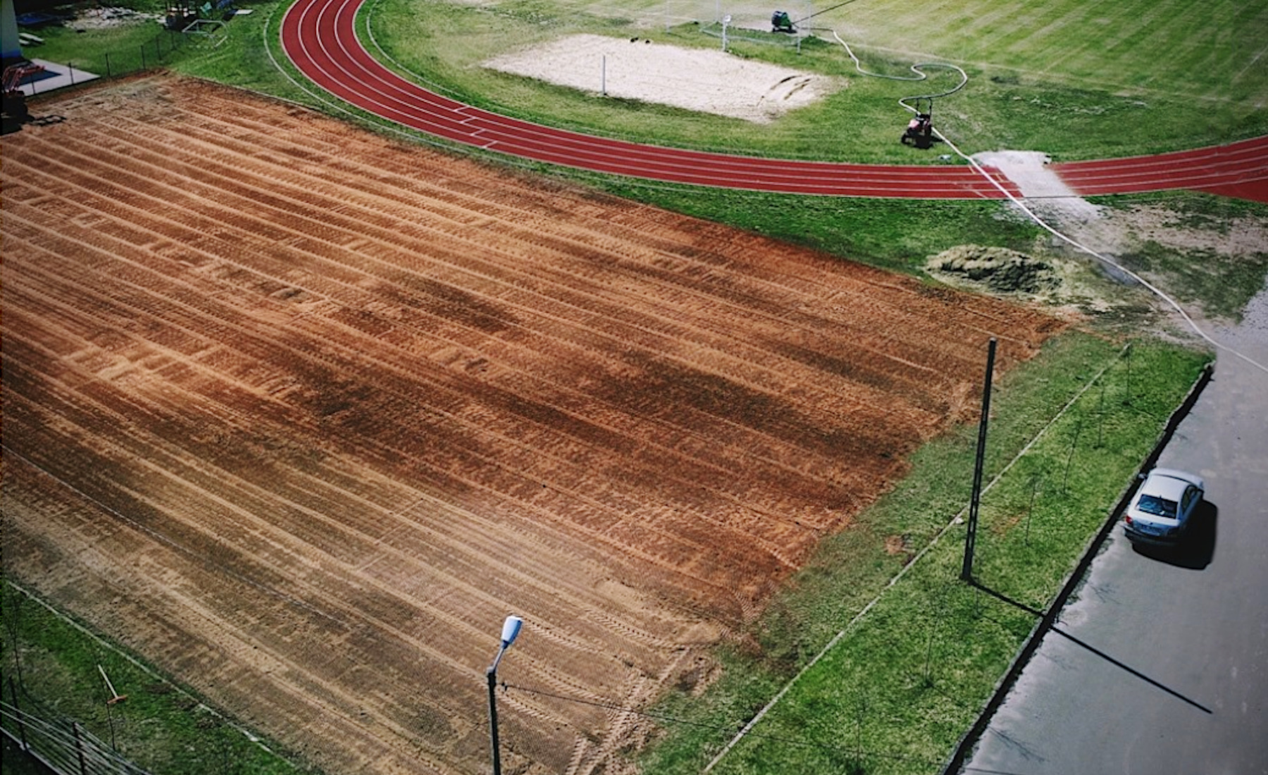 Stadion Gminny w Sędziejowicach z lotu ptaka.